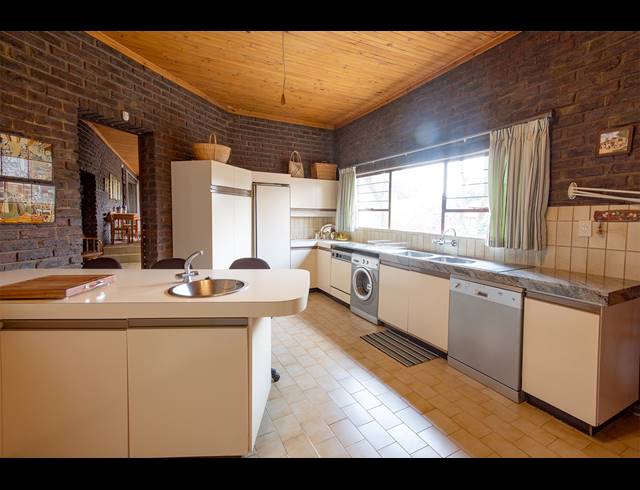 4 BEDROOM HOUSE FOR SALE IN OVERKRUIN